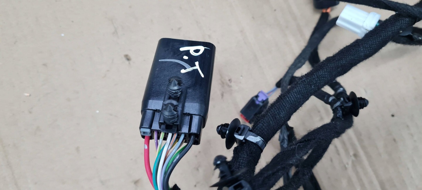 Chrysler Pacifica 2022 bundle wiring door right right rear part P68476642AA