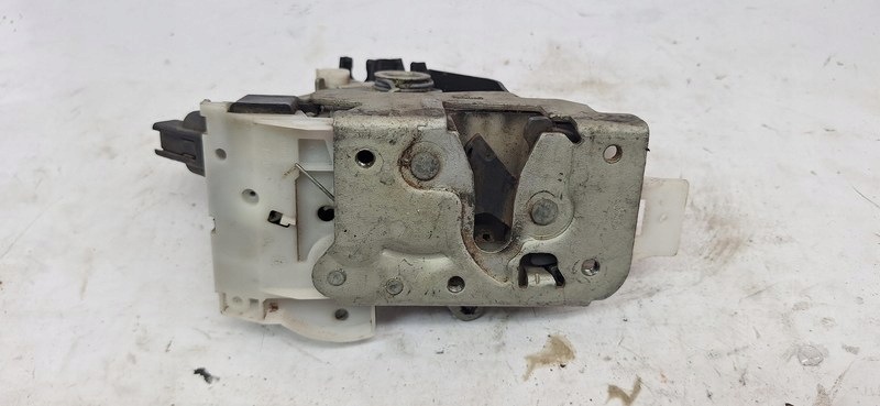 lock door right front FORD MONDEO 01- 2S4AA21812FB