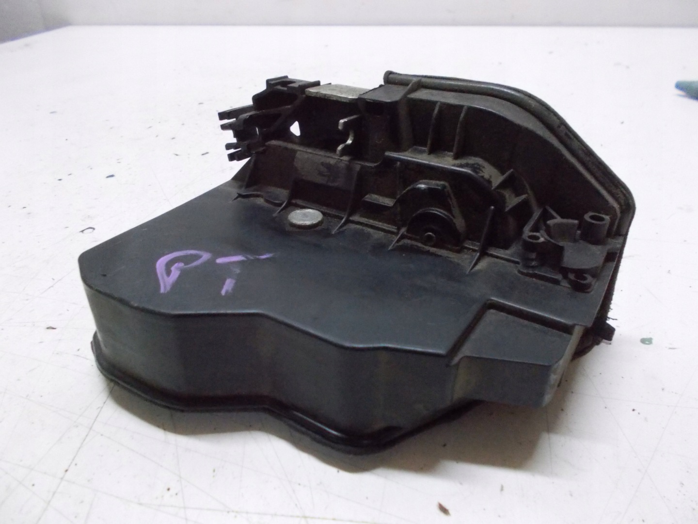 BMW X3 E83 3.0D 08R lock door right rear part 7202148