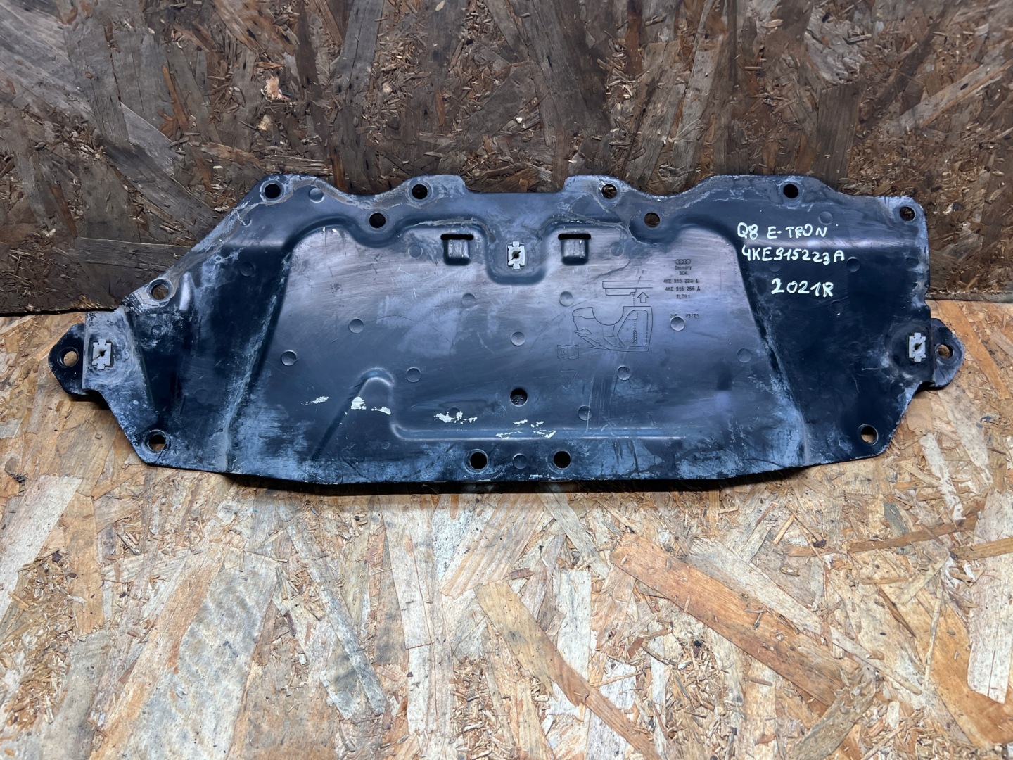 Blende Abdeckung Unterfahrschutz abdeckung AUDI E-TRON Q8 4KE915223A