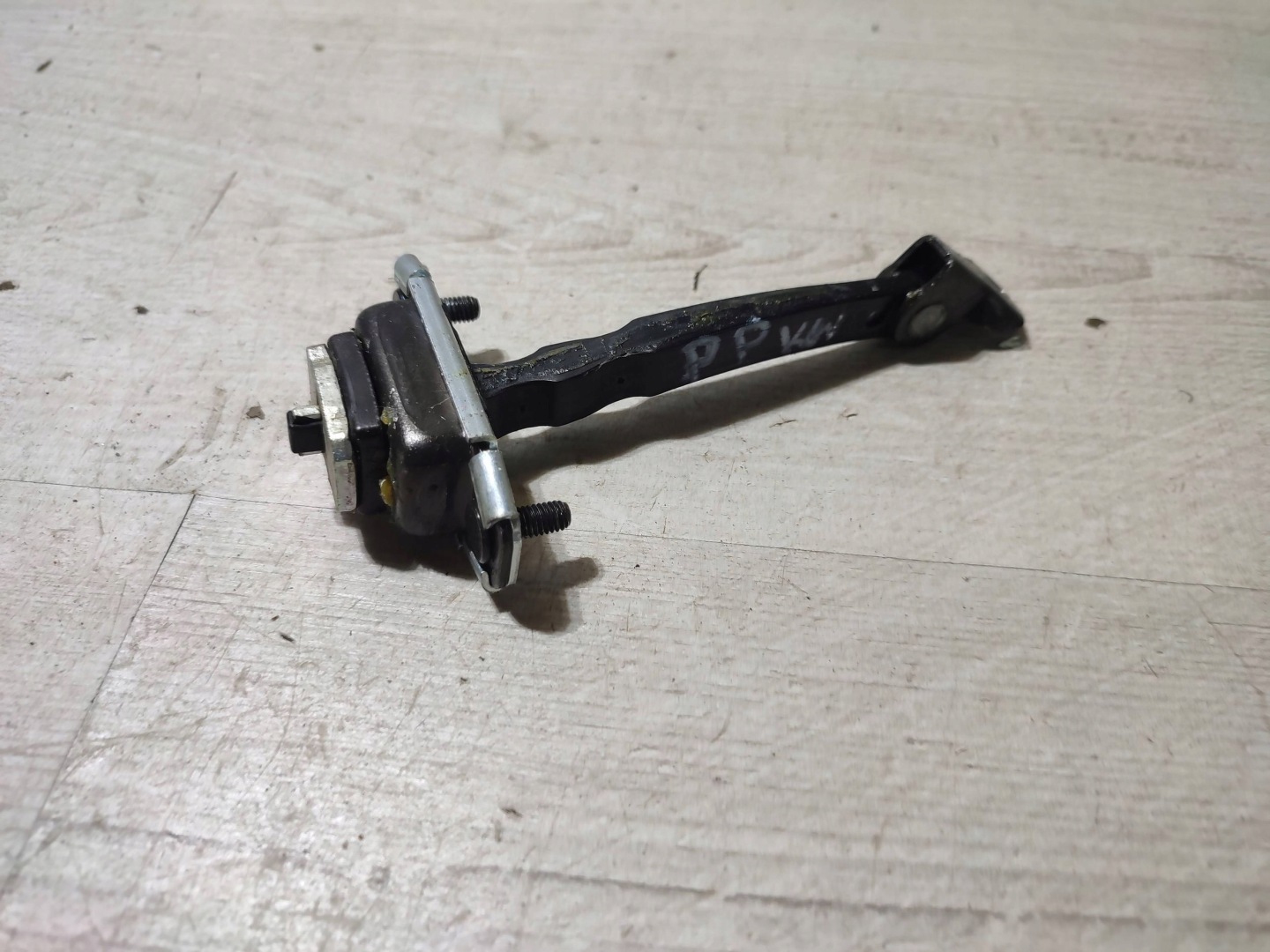 Hyundai Kona and 2018 front side right limiter door