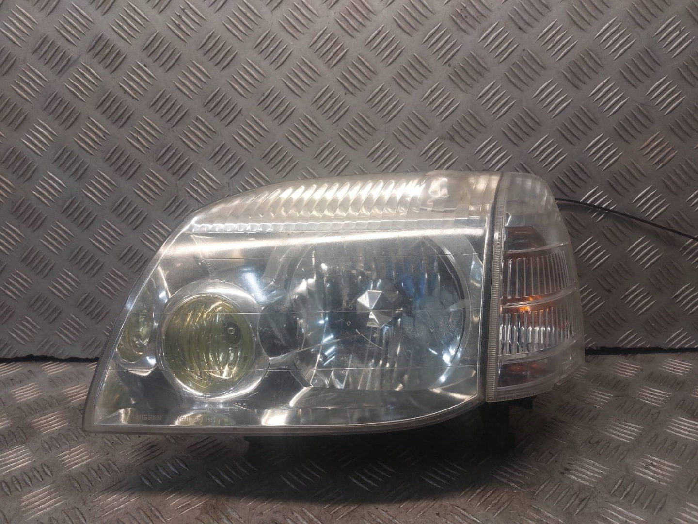 light left front NISSAN X-TRAIL and