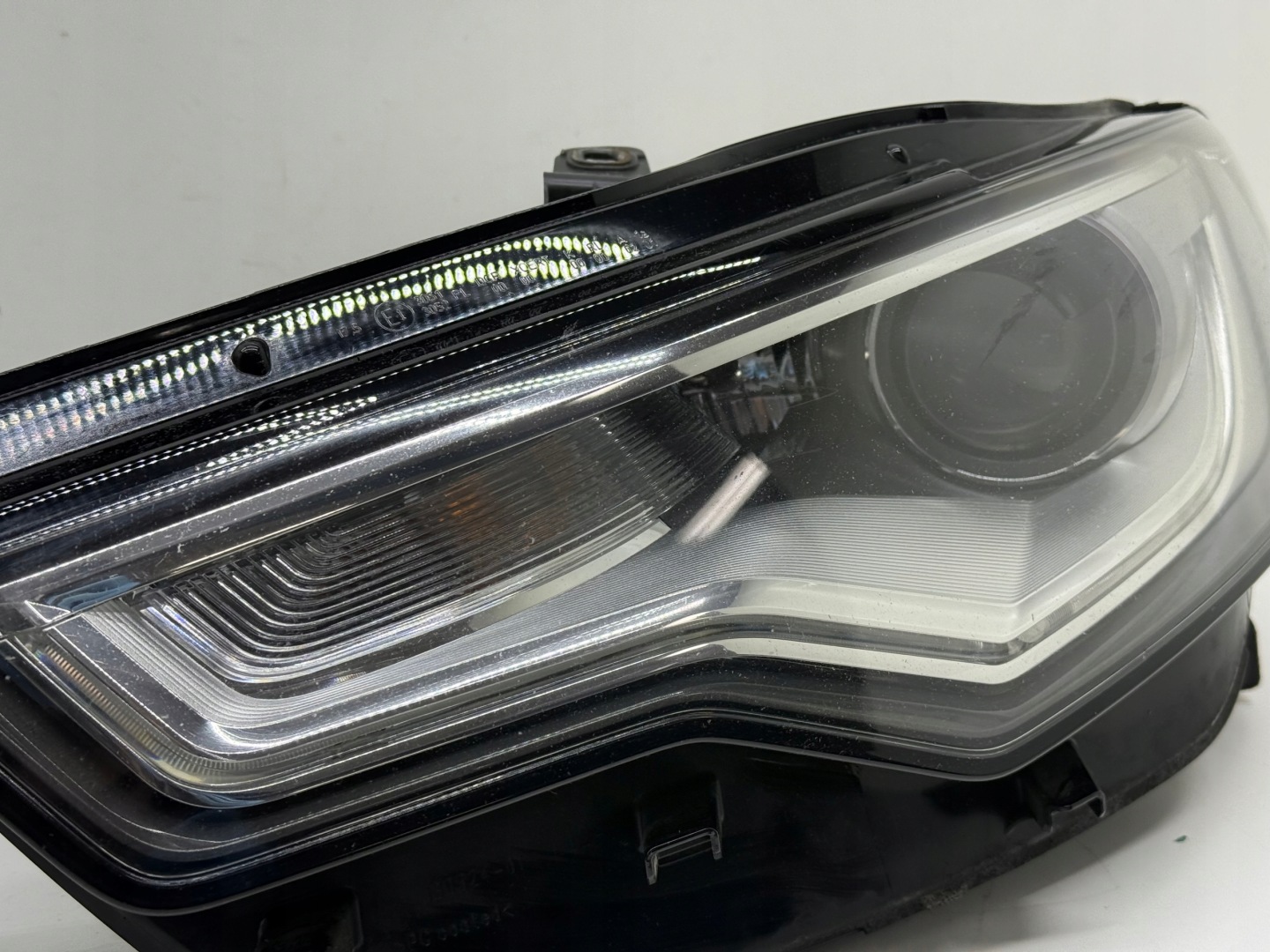 AUDI A6 C7 light reflektor left front BI-XENON XENON original!