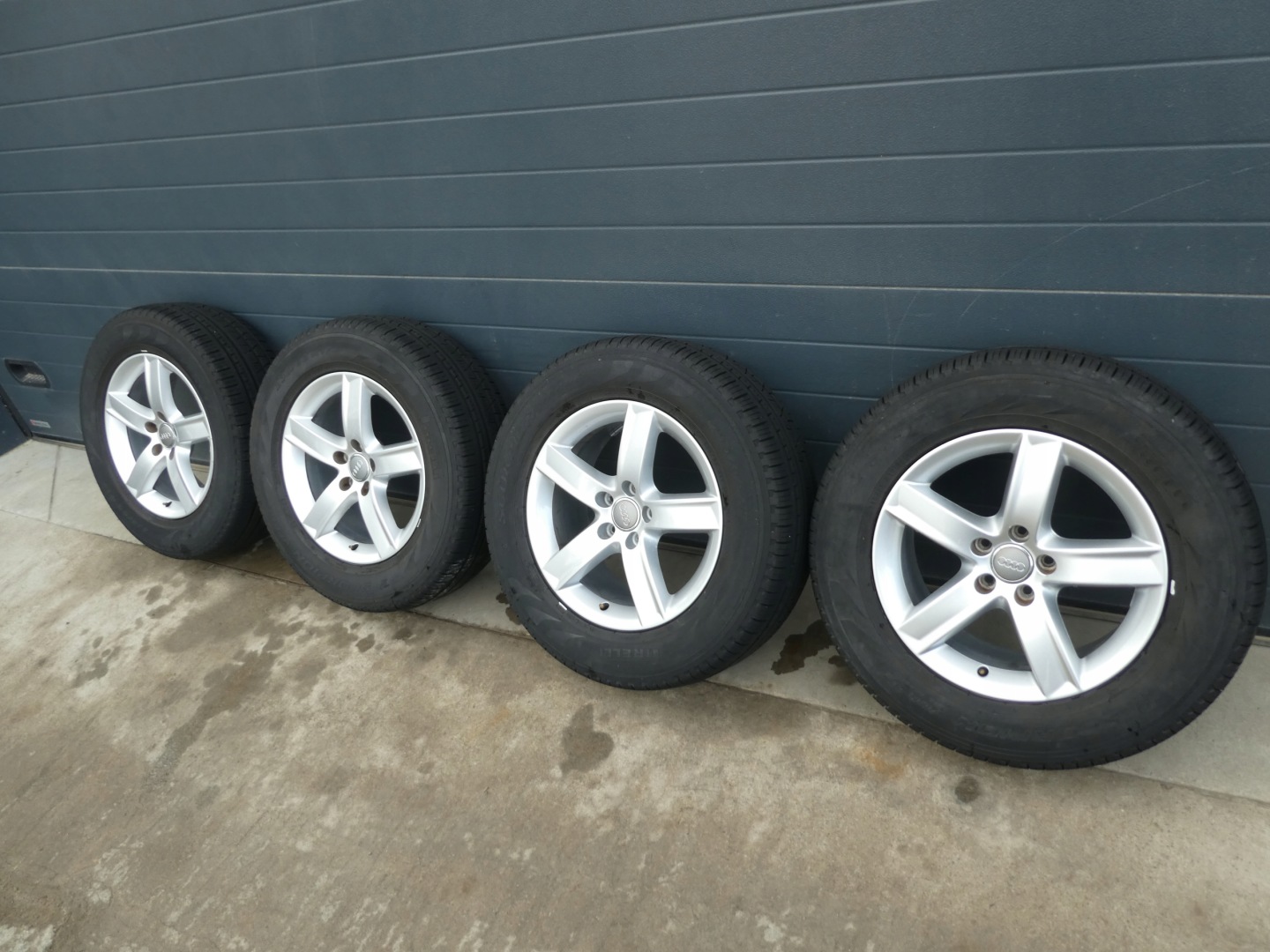 4X wheels discs tyres AUDI 8R0071497 2017R