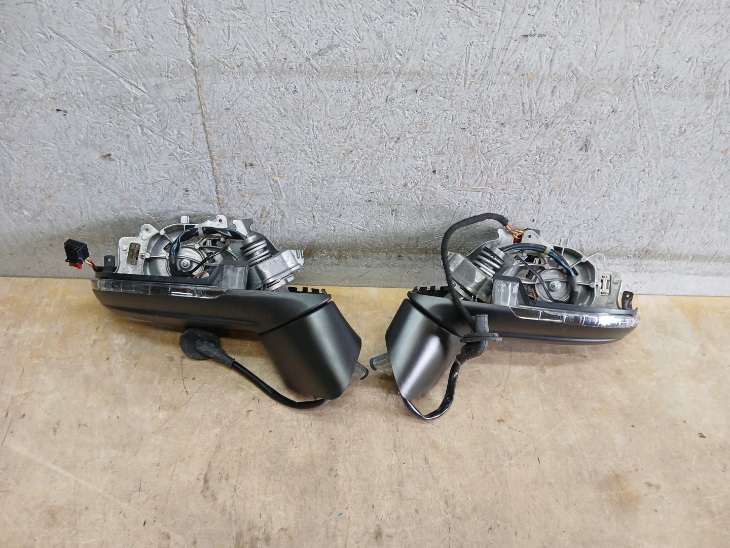 Spiegel links oder rechts VW TOUREG 7P 10- 8PIN