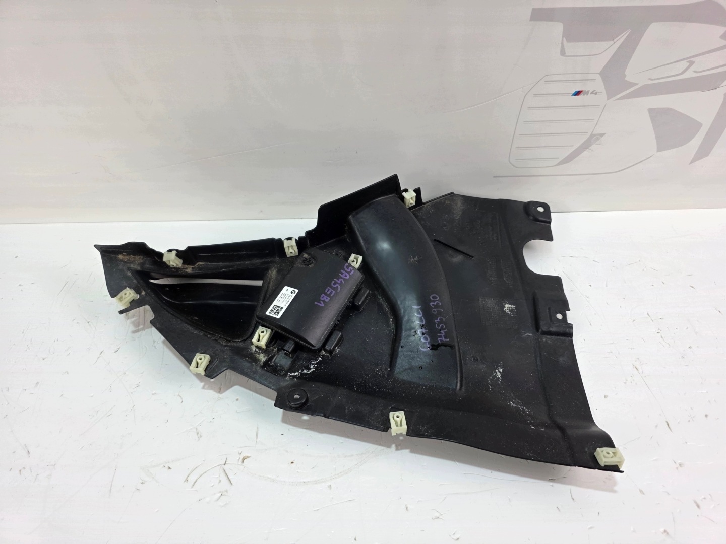 TROJKAT NADKOLA right front BMW XM G09 9451716