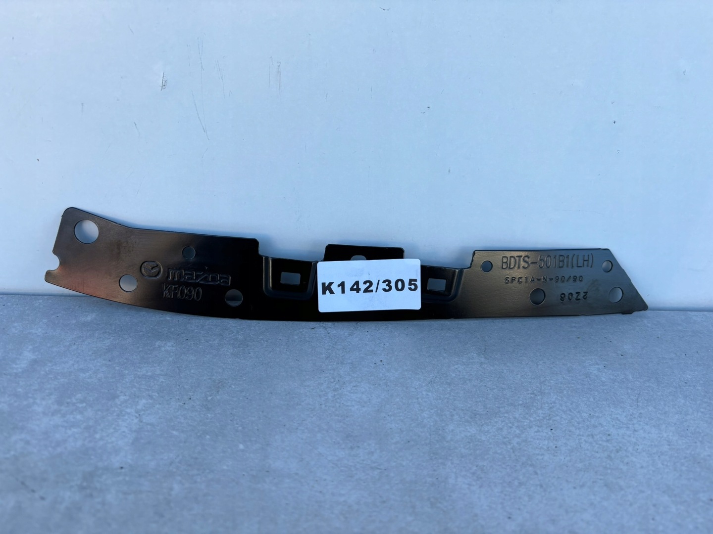 MAZDA 3 III 19-23 ROK left tension belt OKULAR support console grille K142/305