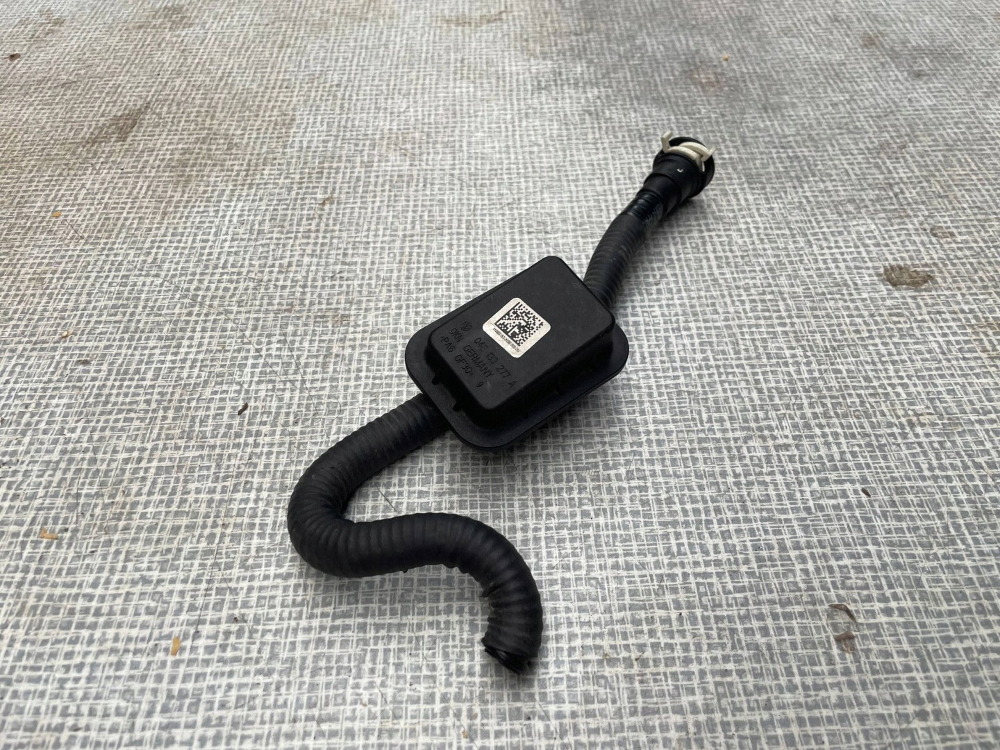 canalisation à vide VOLKSWAGEN TIGUAN 04E133277A @A