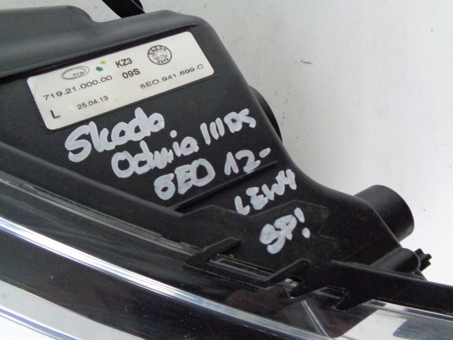 NEBELSCHEINWERFER LINKS SKODA OCTAVIA III 5E0 12