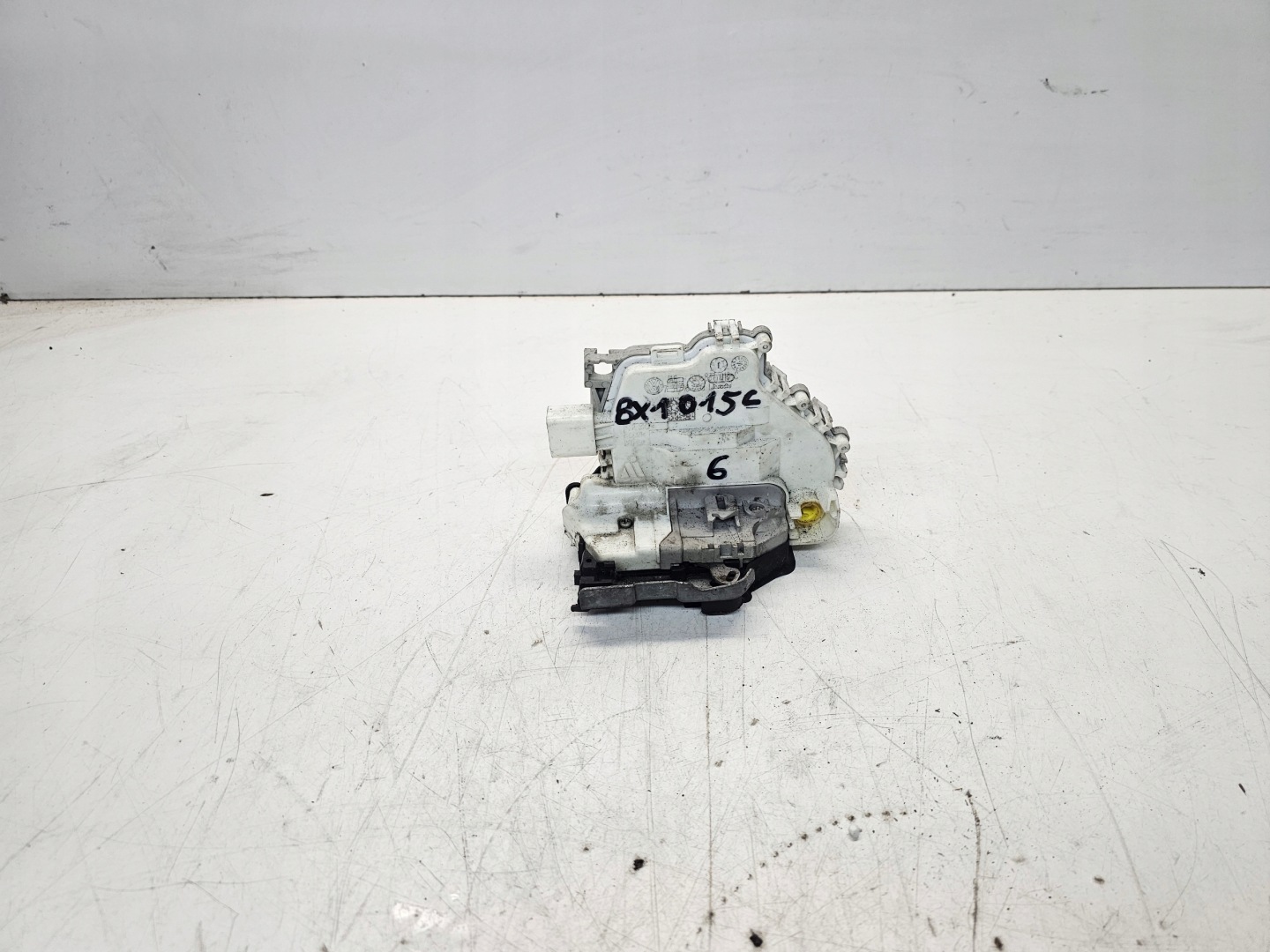 lock door left front AUDI A1 A3 A4 Q5 8X1837015C 6-PIN