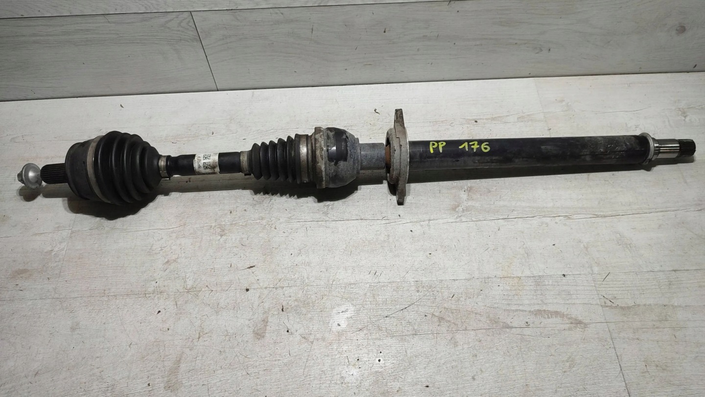 Mercedes-Benz A W176 2017 front side right semi-axis