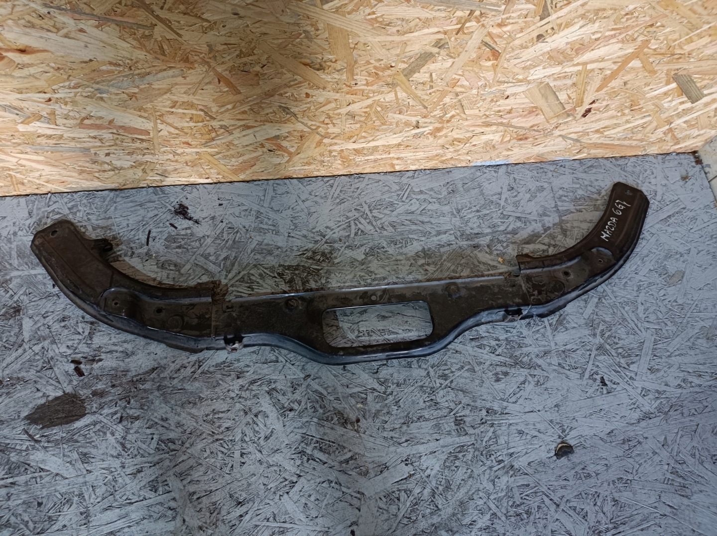 wall support of the front upper MAZDA 6 GJ