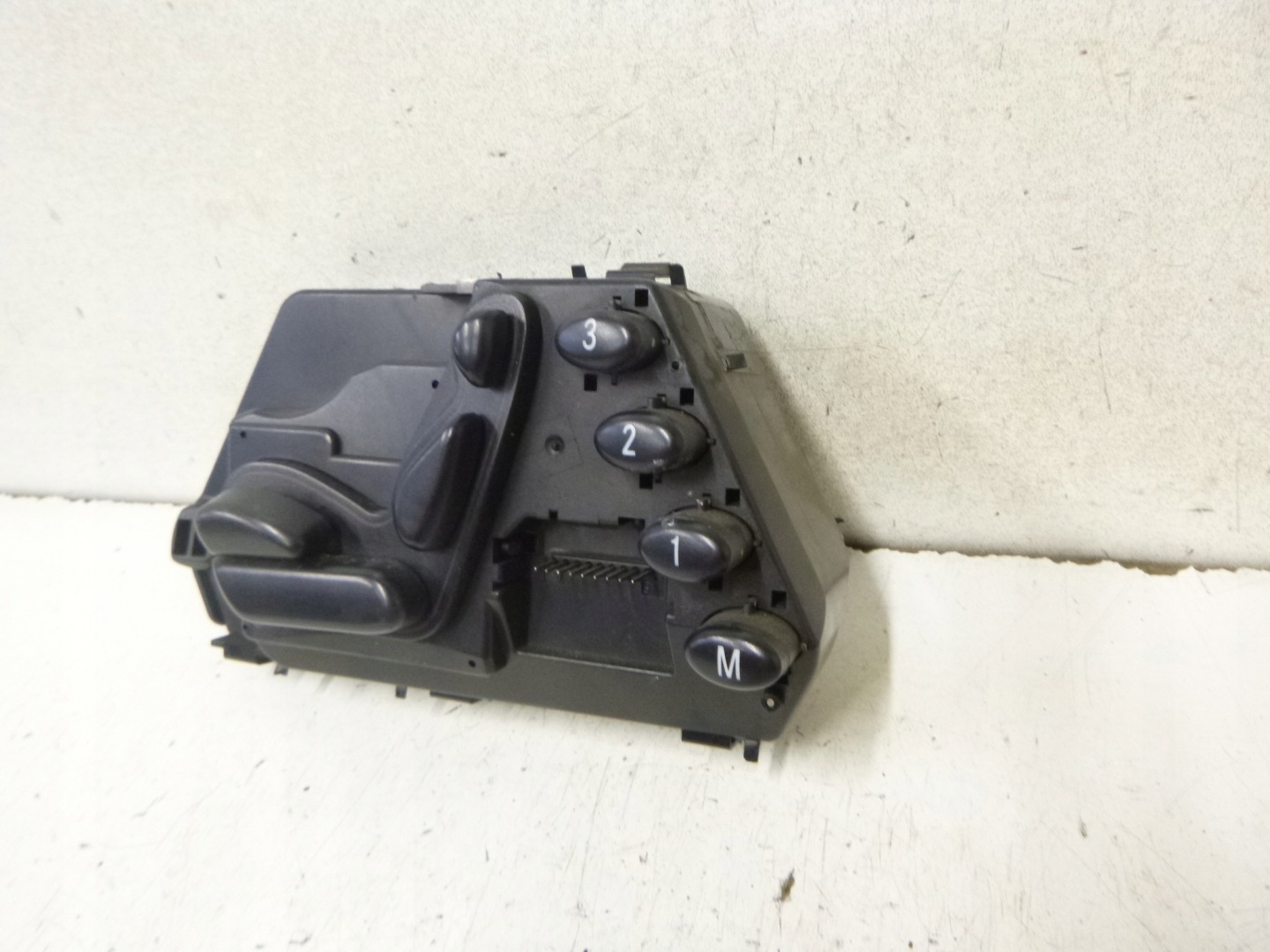 switch panel seat right Mercedes W220 2208213858 2002r.