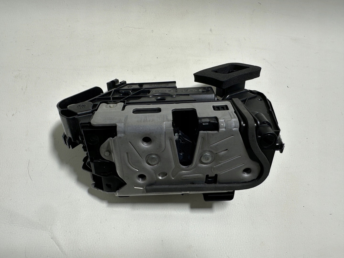 Volkswagen Arteon lock door right front B6D5TB837016