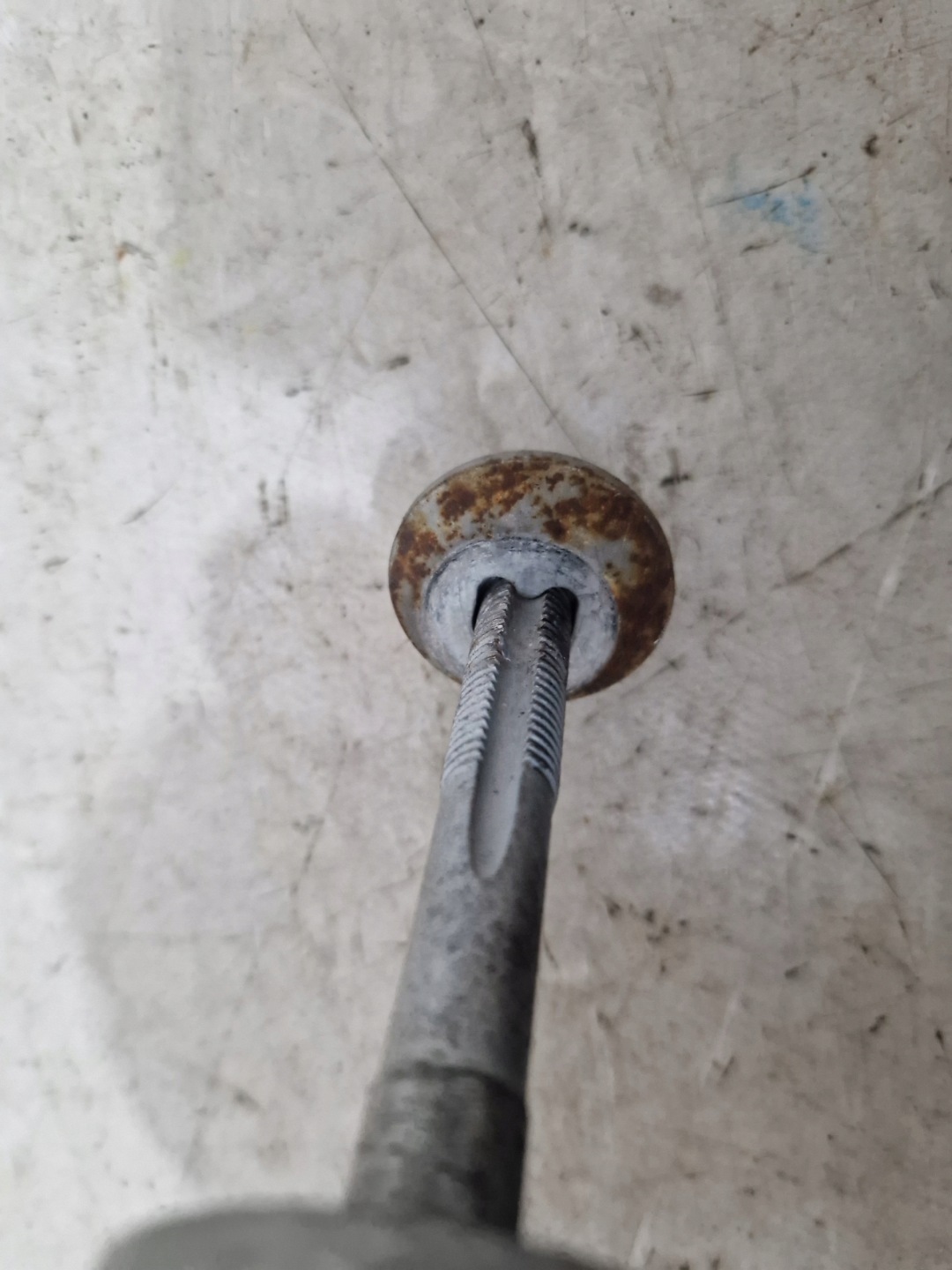 SKODA OCTAVIA III VW GOLF VII screw springing arm