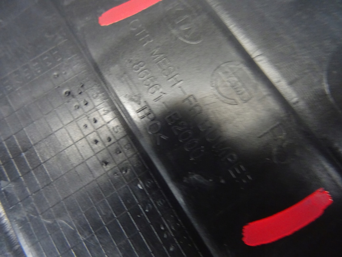 grid of a bumper front front KIA SOUL II 86561-B2000