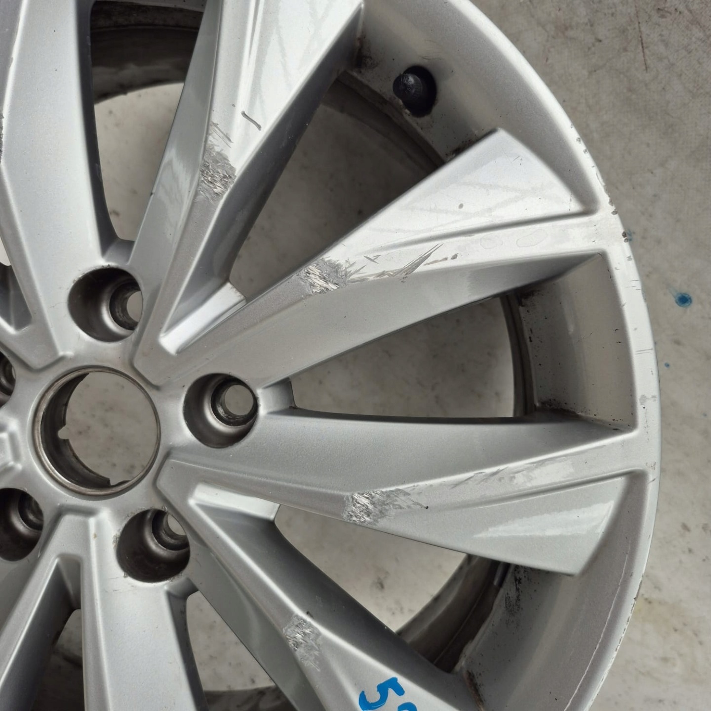 SEAT 575601025M 7.0JX17H2 ET45 17" disk hliníkový
