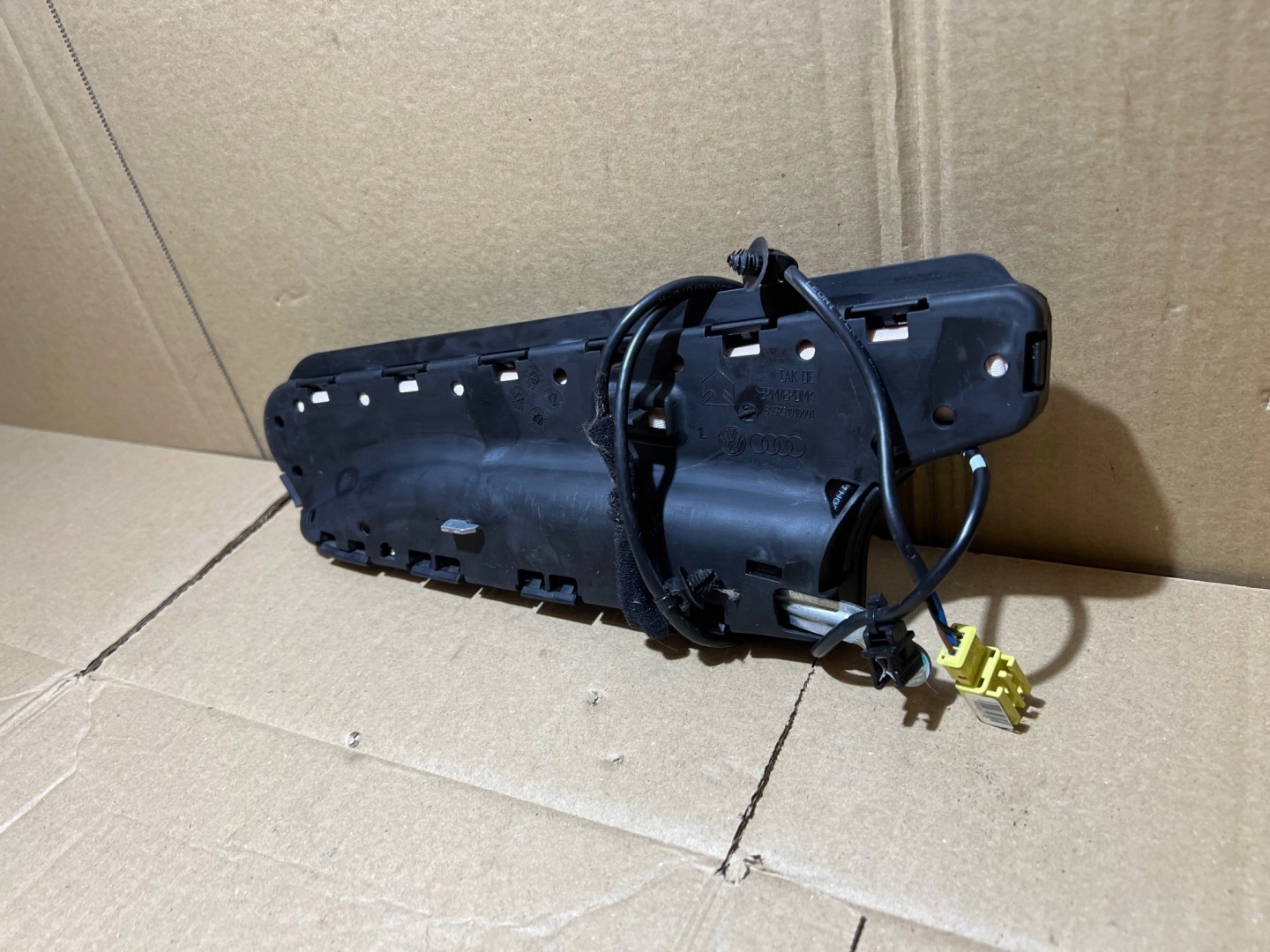 AUDI Q7 4L seat airbag left front 4L0880241B