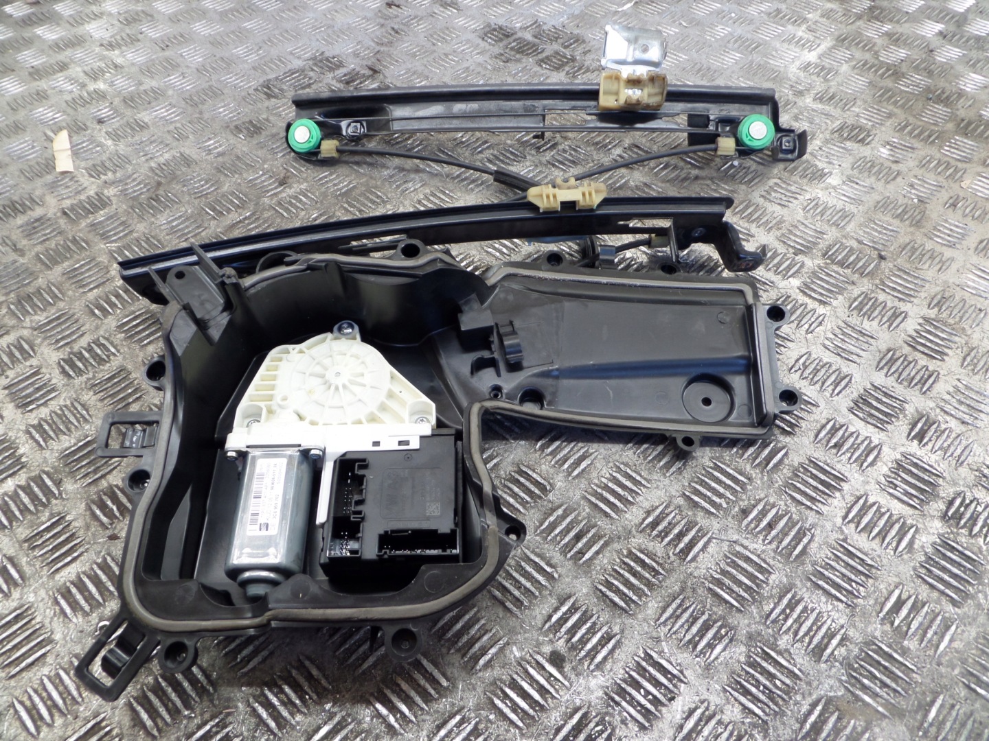 SEAT LEON II window regulator left front 1P0837401R 1P0867435