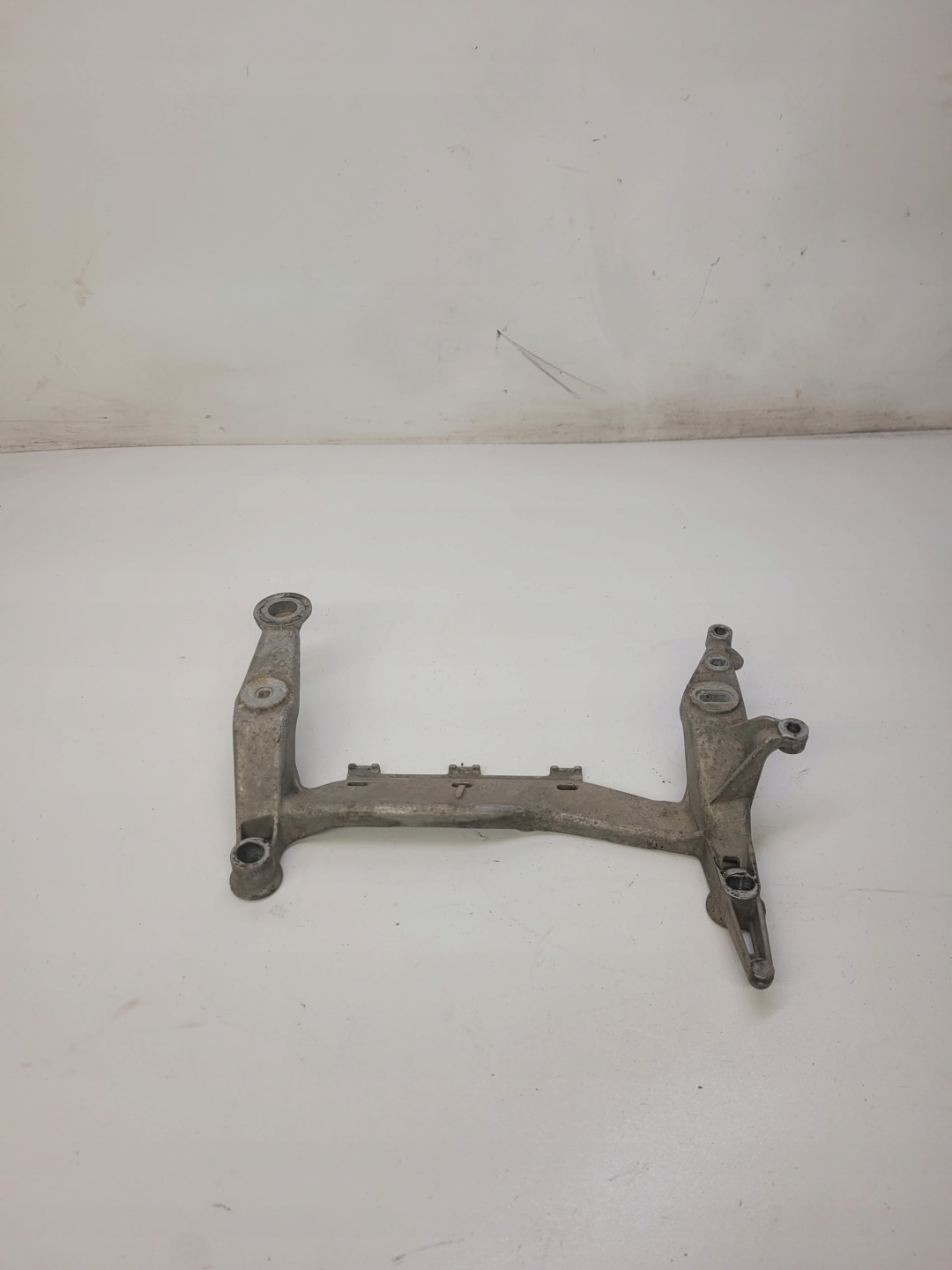 holder KOMPRESORA springing AUDI Q7 7L0616879