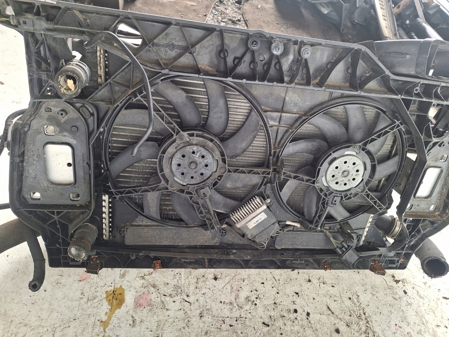 AUDI A4 B8 8K 08-11 support panel for radiators 2.0 TDI MANUAL