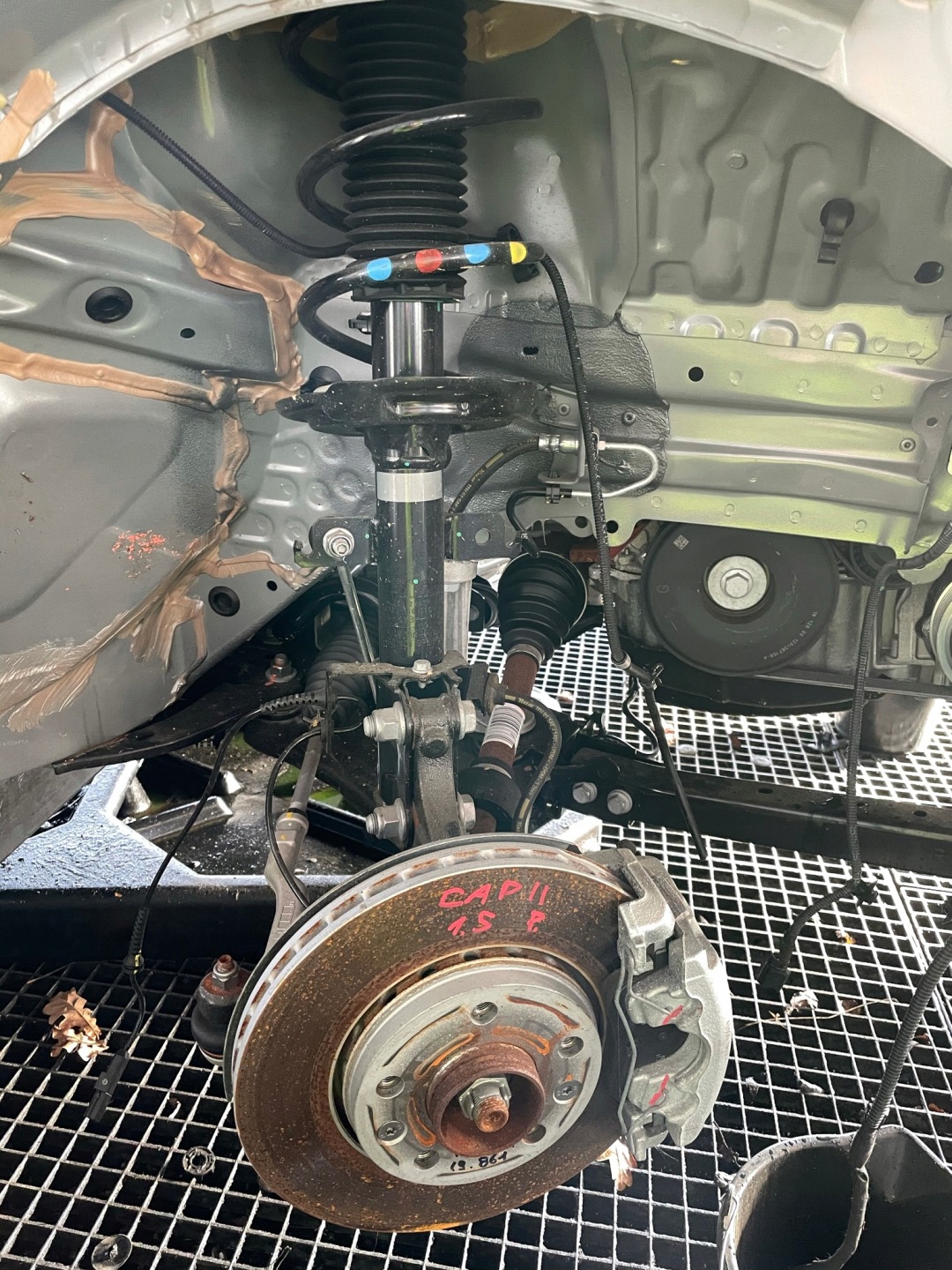 RENAULT CAPTUR II 1.5 RIGHT SWING SHOCK ABSORBER
