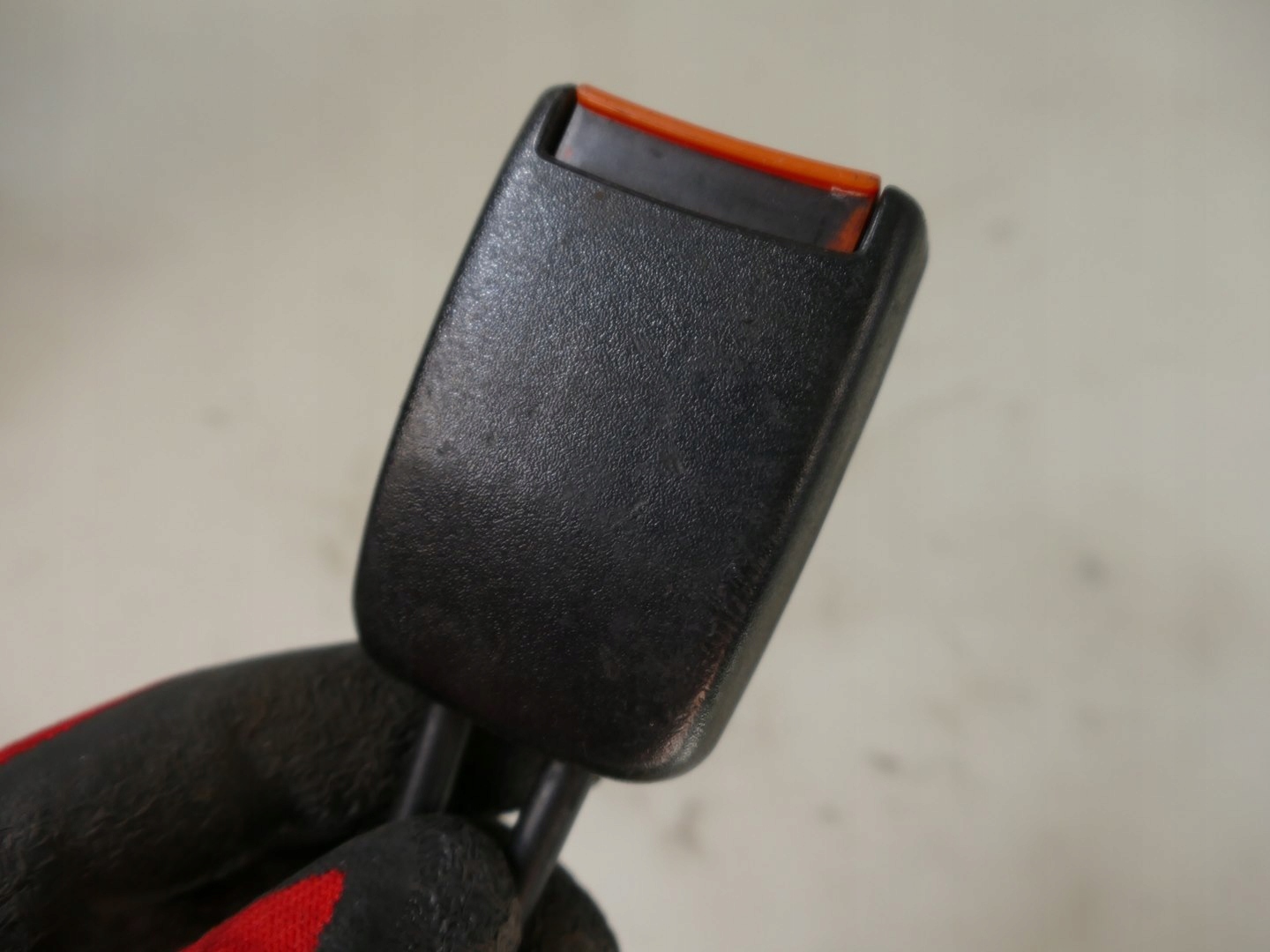 AUDI 80 B4 KOMBI gurtschloss KLAMRA links heck
