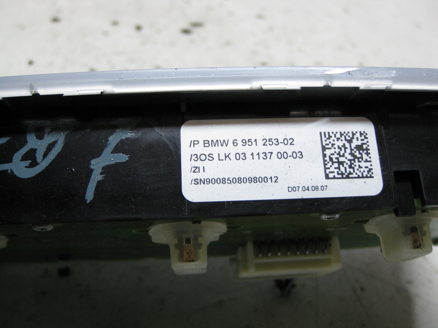 BMW E87 2.0 e 08R OSWIETLENIE cabina 6951253