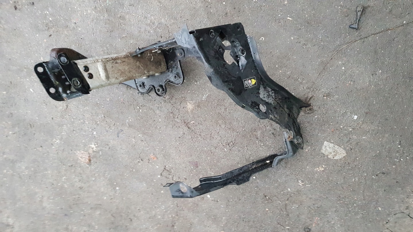 MERCEDES W211 OKULAR pillar front tip ABSORBER left