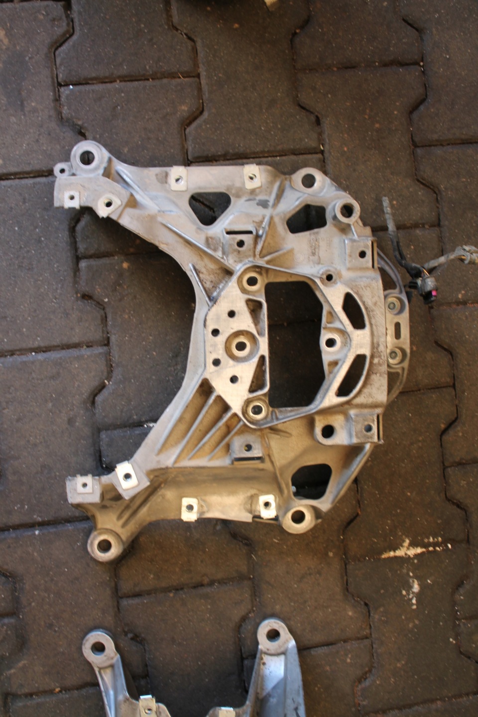 Getriebehalter AUDI A8 3,0 TDI 4N0399262