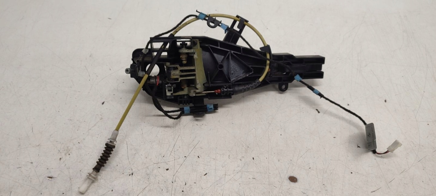 handle front front left podswietlana BMW E91 LIFT A52/7