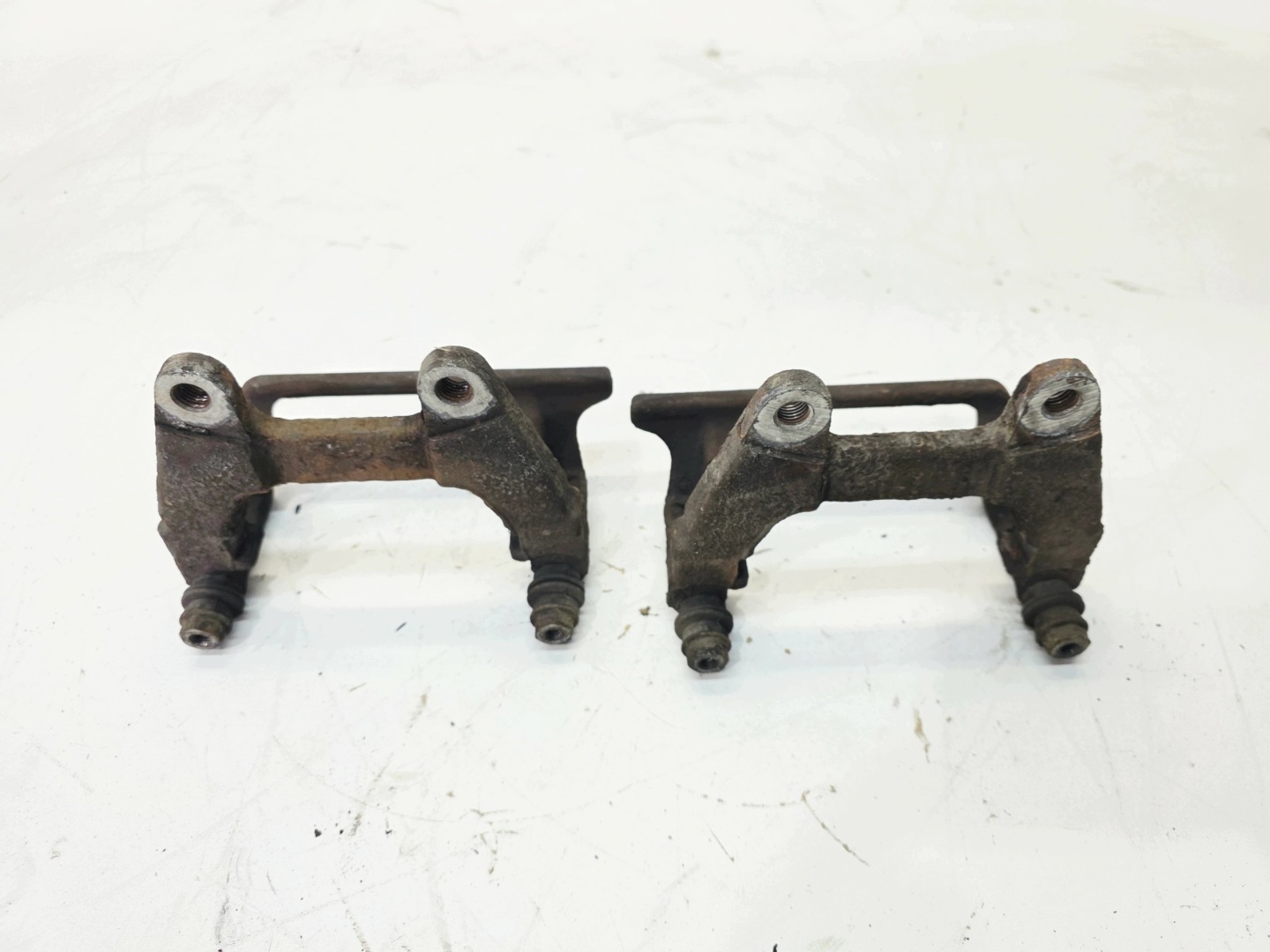 JARZMO JARZMA left and right rear part AUDI A6 C6 below discs 330 MM