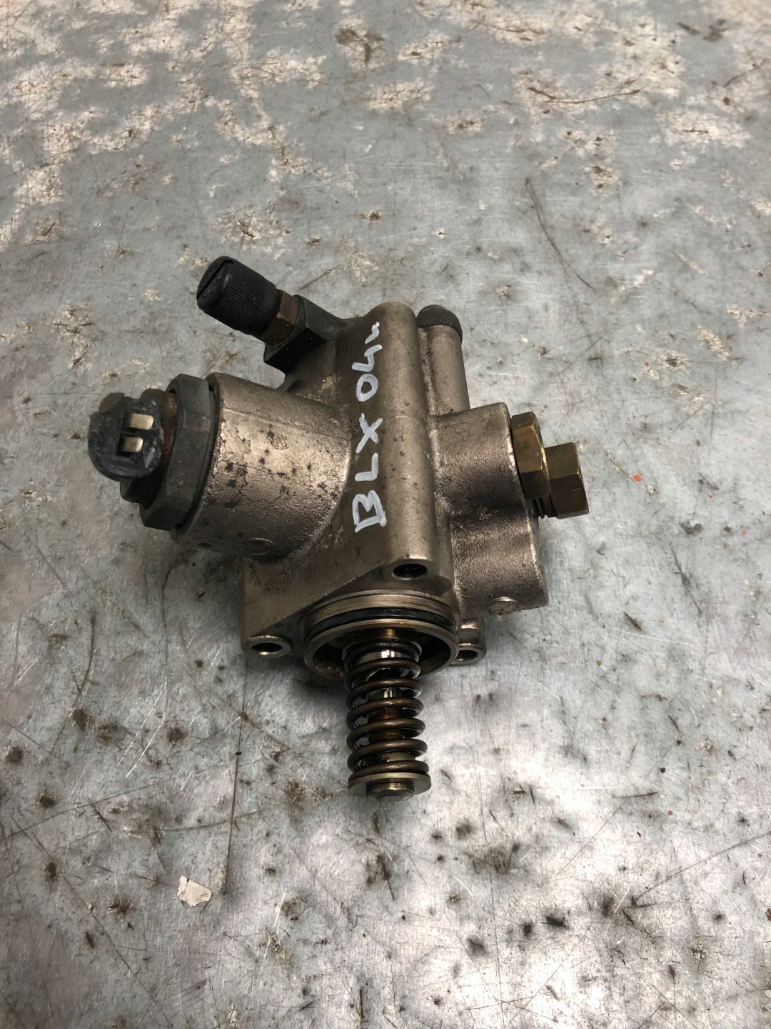 feed pump BLX 2.0 FSI VW GOLF V 06F127025D