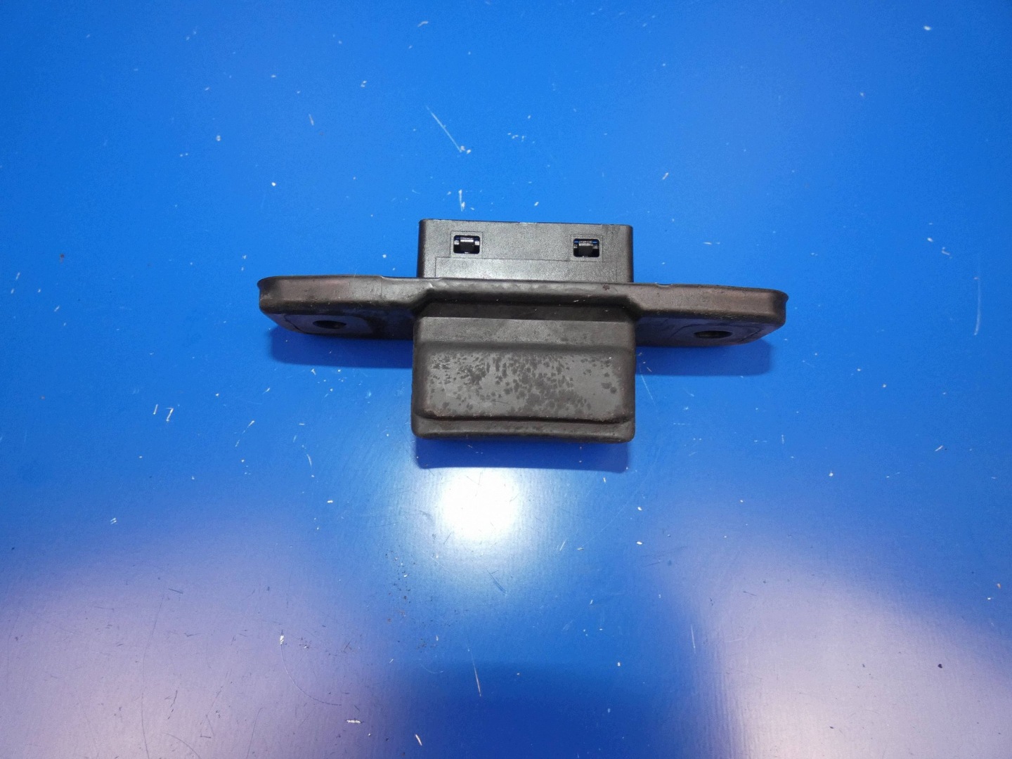 Bouton pour l’ouverture du capot Mazda CX-5