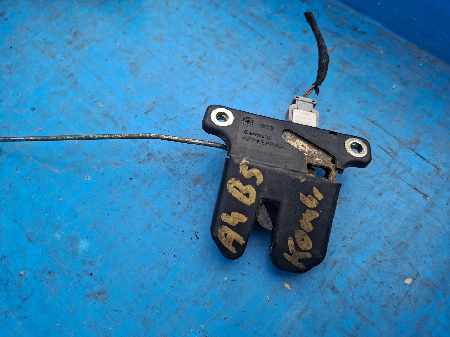 lock bonnet boot AUDI A4 B5 KOMBI