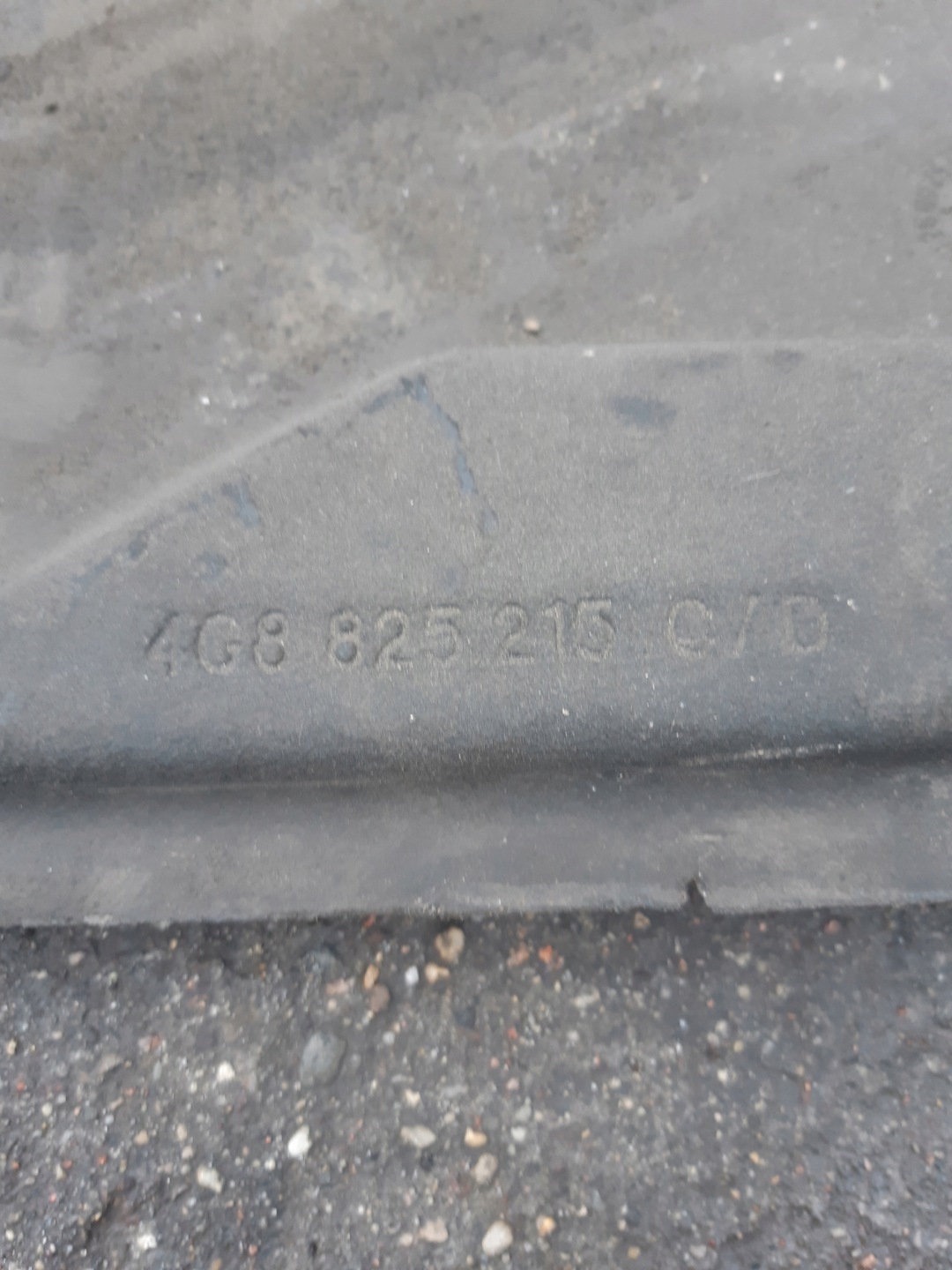 AUDI A7 4G Blende Abdeckung abdeckung des Bodens Unterfahrschutz links 4G0825207E