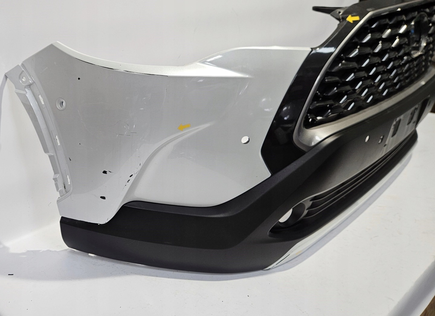 front bumper TOYOTA COROLLA CROSS 21- PDC original 52129-16030