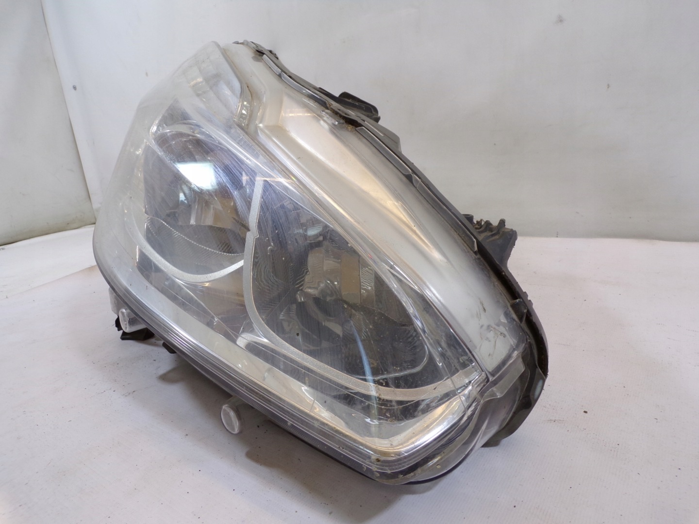 light front front right PEUGEOT 208