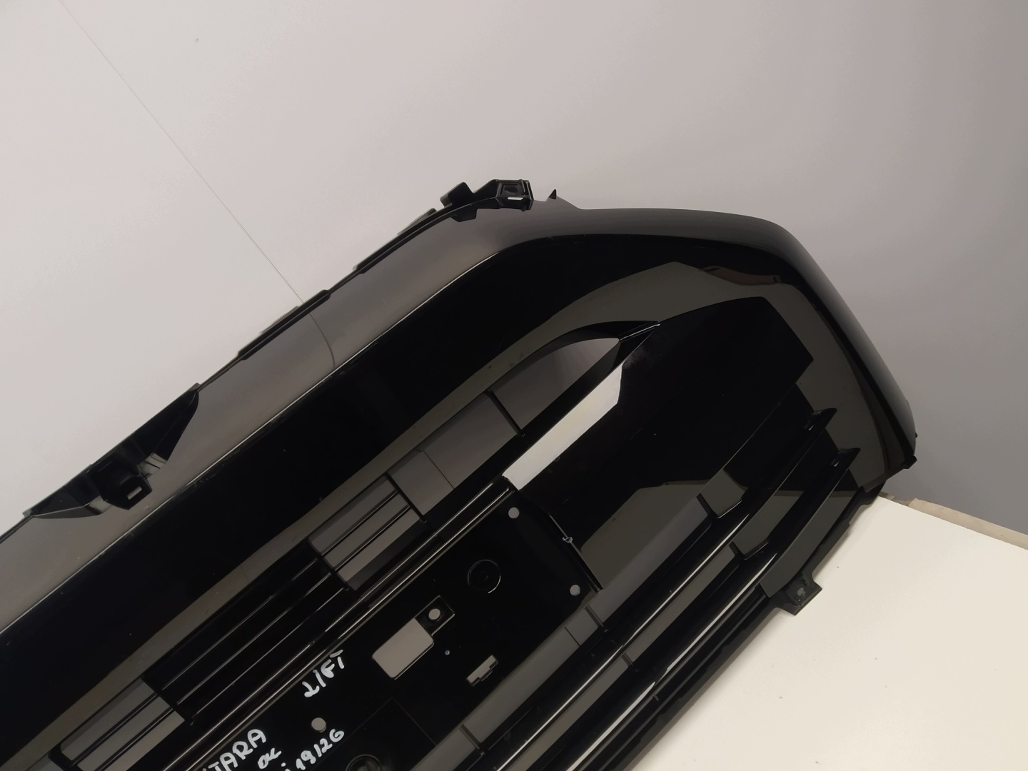 2024r + Suzuki Vitara II III lift grid grille w bumper front original