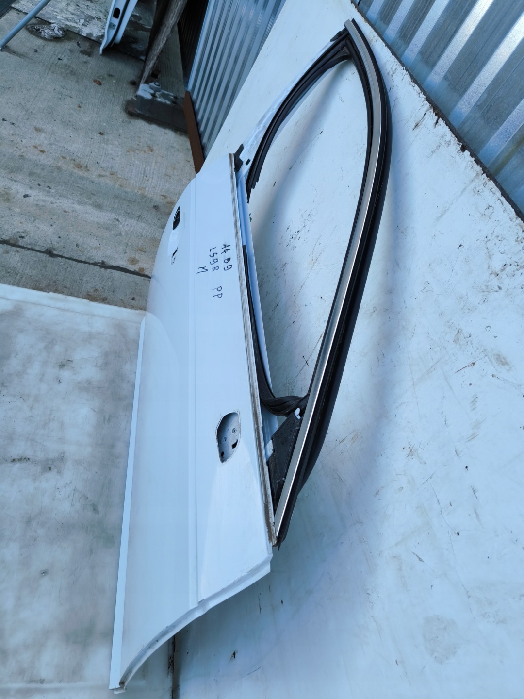 door right front AUDI A4 B9 LS9R sedan/ AVANT / KOMBI
