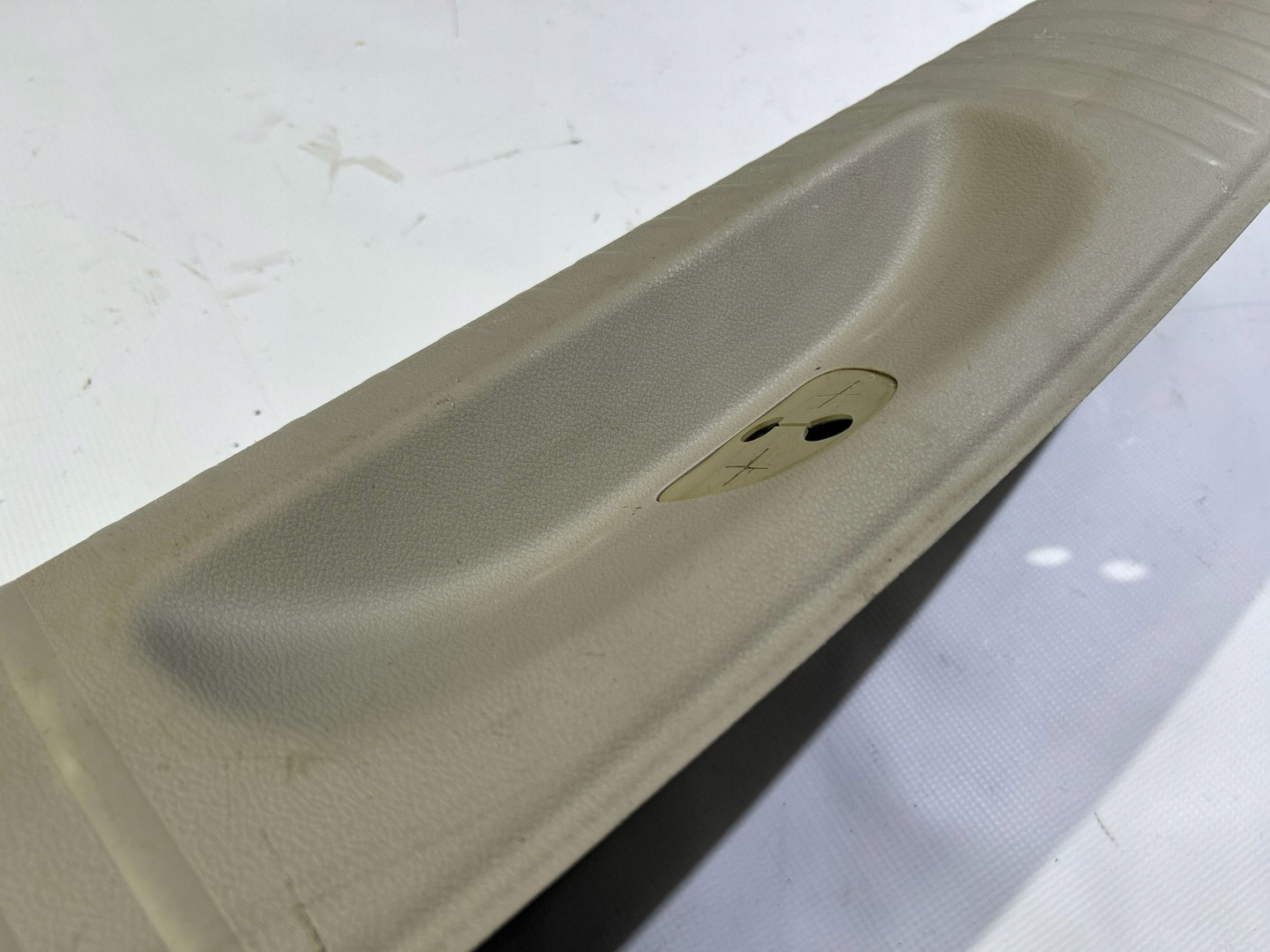 cover of the threshold supports boot covering side Chrysler Pacifica 2017