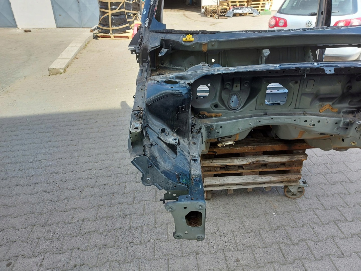 VOLVO XC40 D3 quarter pillar threshold front right 717-15