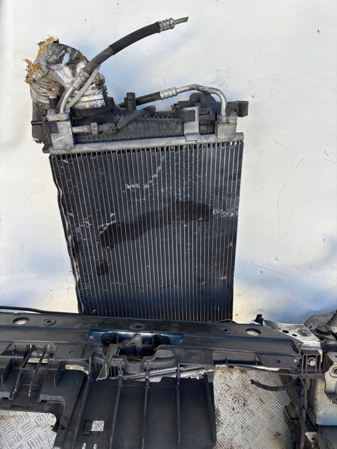 support panel for radiators Z CHLODNICAMI CHEVROLET CRUZE 2.0 D AUTOMAT