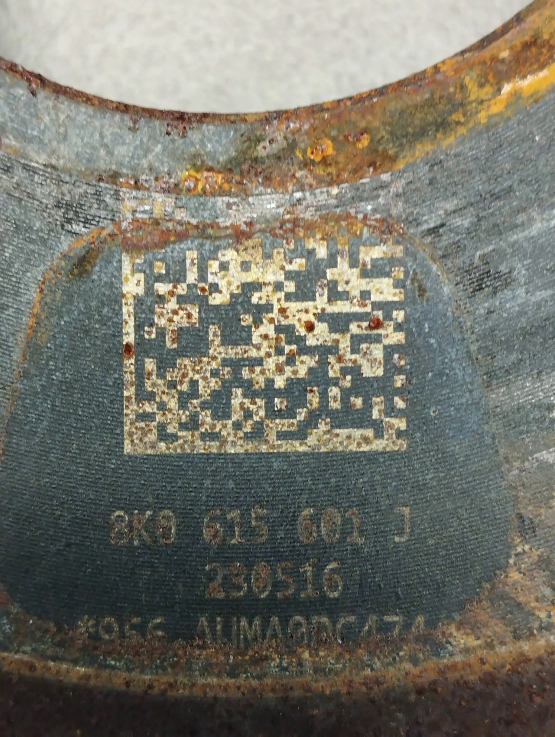 Audi A5 8T kotuče plotýnky záď 8K0615601J