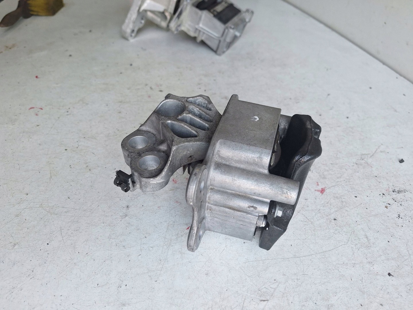 LAND ROVER EVOQUE II 19-25 gearbox mount K8D2-7M121-AE