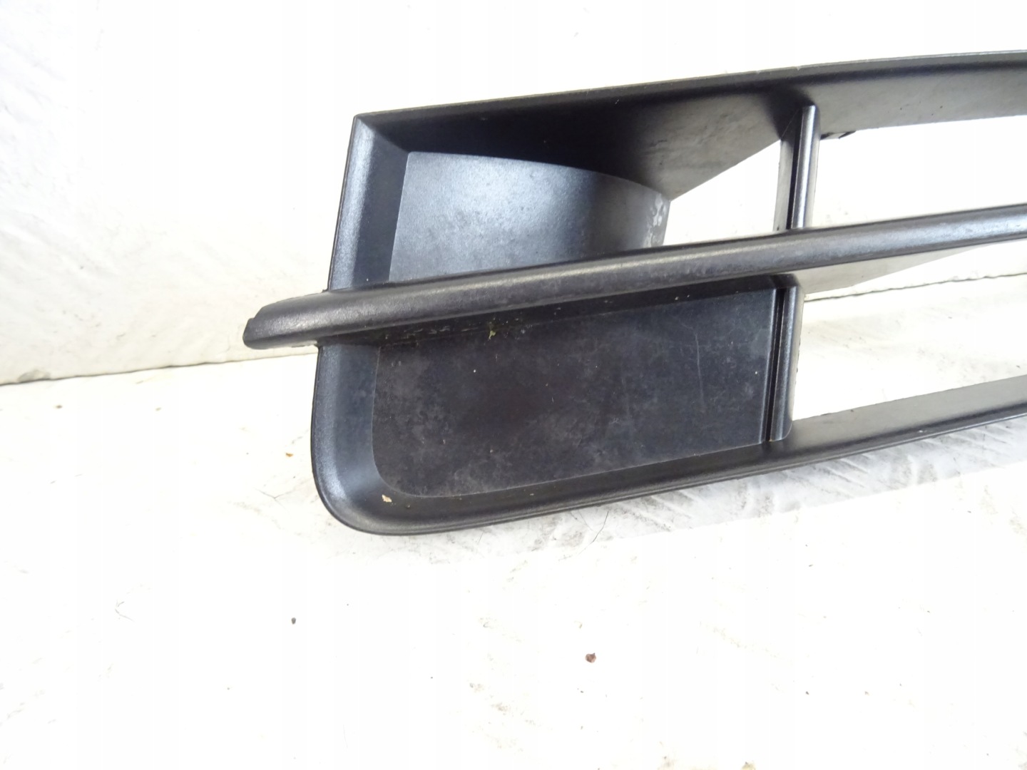 grid of a bumper front front left AUDI Q7 LIFT 4L0807681B