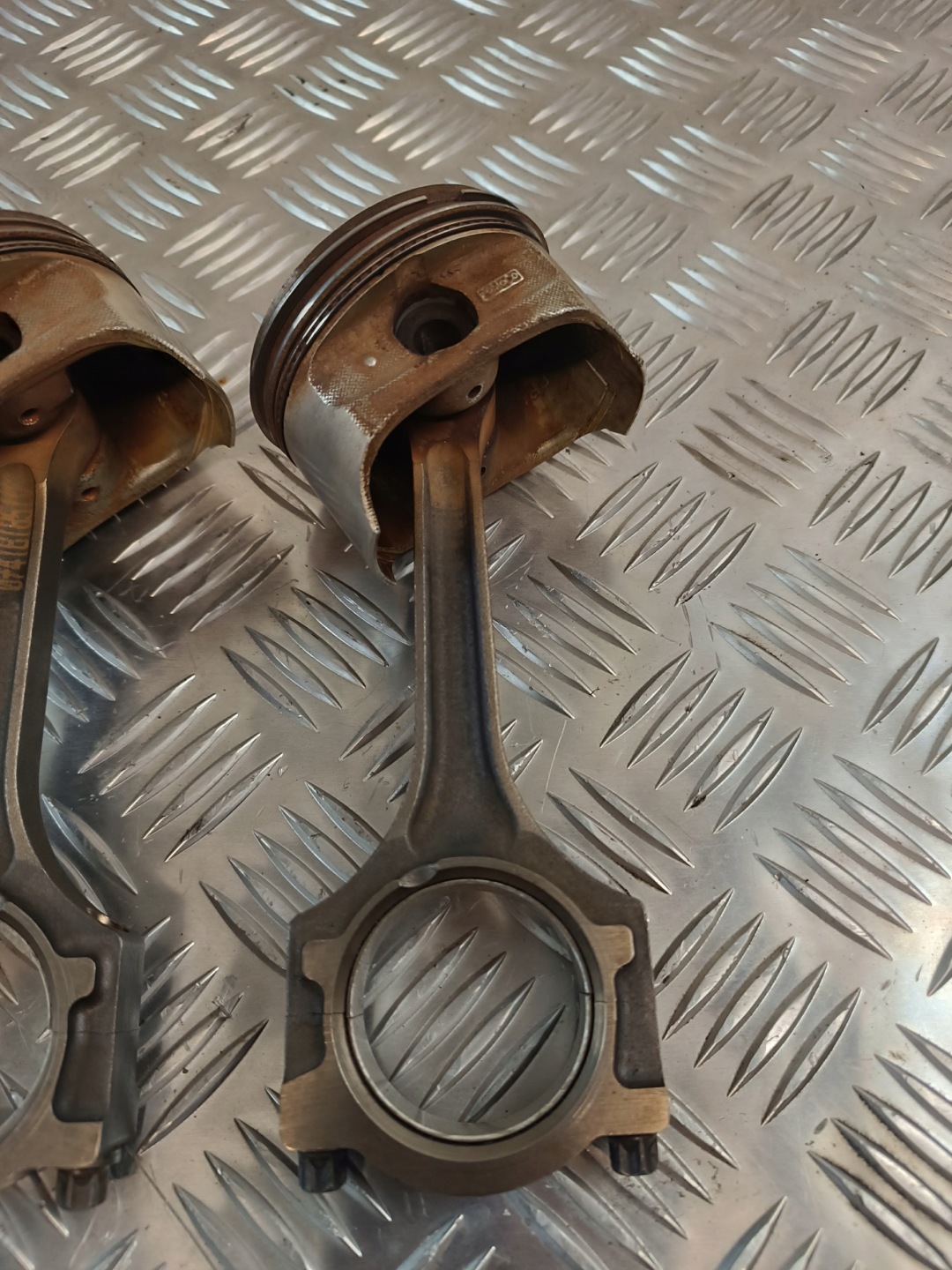 piston connecting rod FORD FOCUS MK III 1.6B