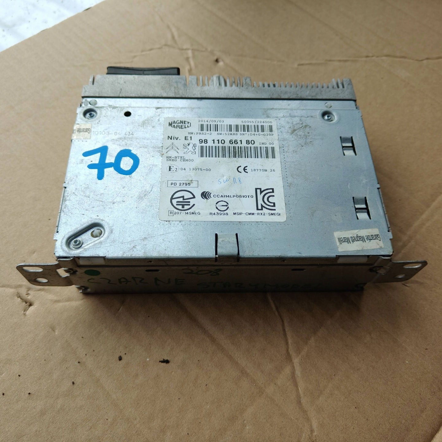 Stacja multimedialna Peugeot 208 e 9811066180
