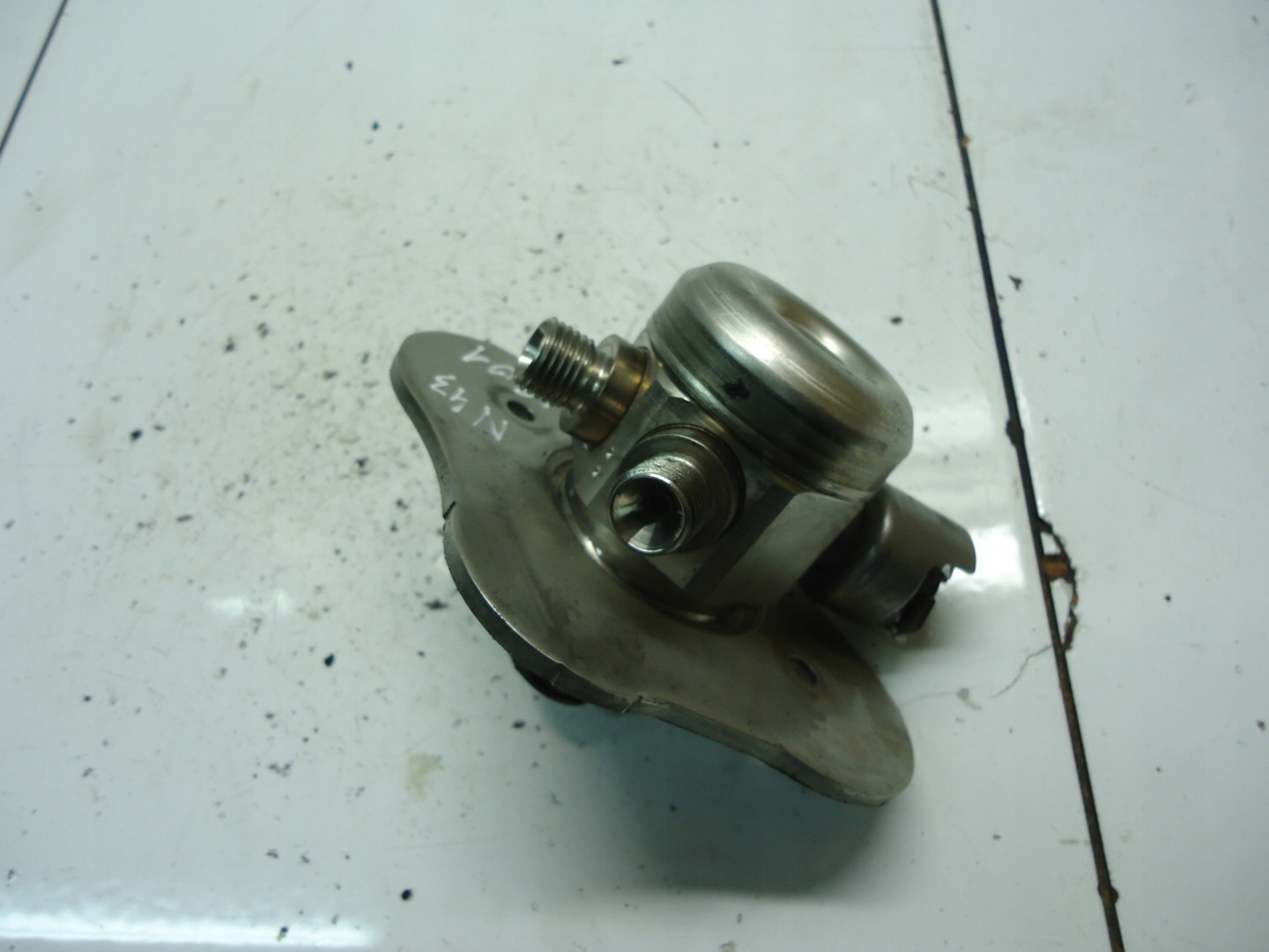 BMW E87 E90 2.0 N43B20 feed pump 7562473