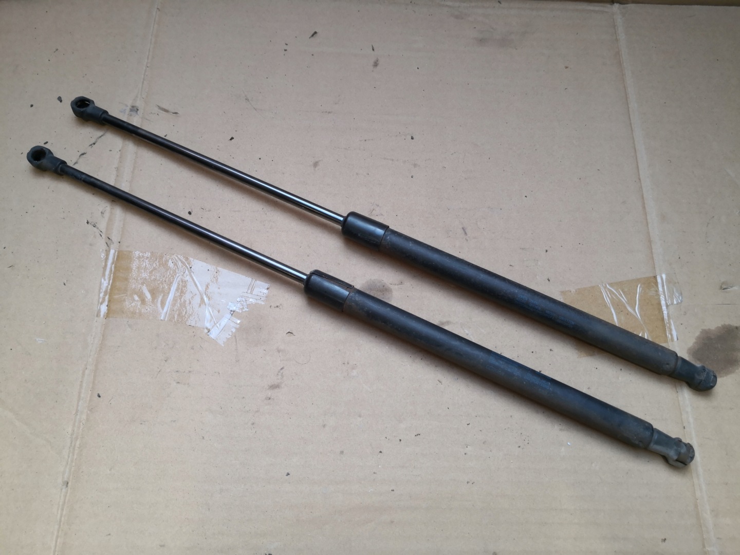 SILOWNIKI bonnet boot AUDI A3 8P 3D 8P3827552A